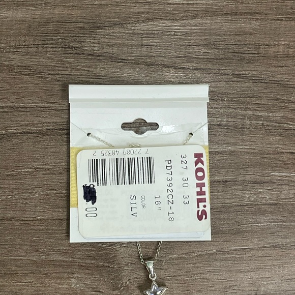 🎉SALE!!!🎉Sterling Silver Star Necklace - Picture 2 of 2